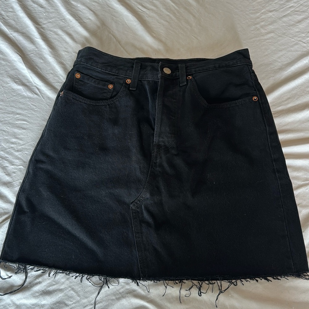 Black Levi’s Denim Skirt - Size 27